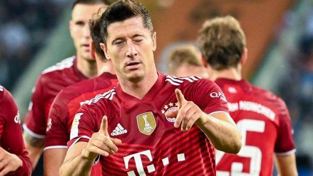 1628898701788099768.jpg 30080-bundesliga-robert-lewandowski-saves-bayern-munich-at-mgladbach.jpg